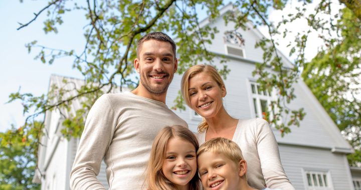 image of happy family in front of while house